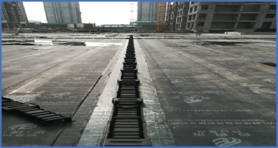 成都 汉城绿洲项目排水槽定位、铺设